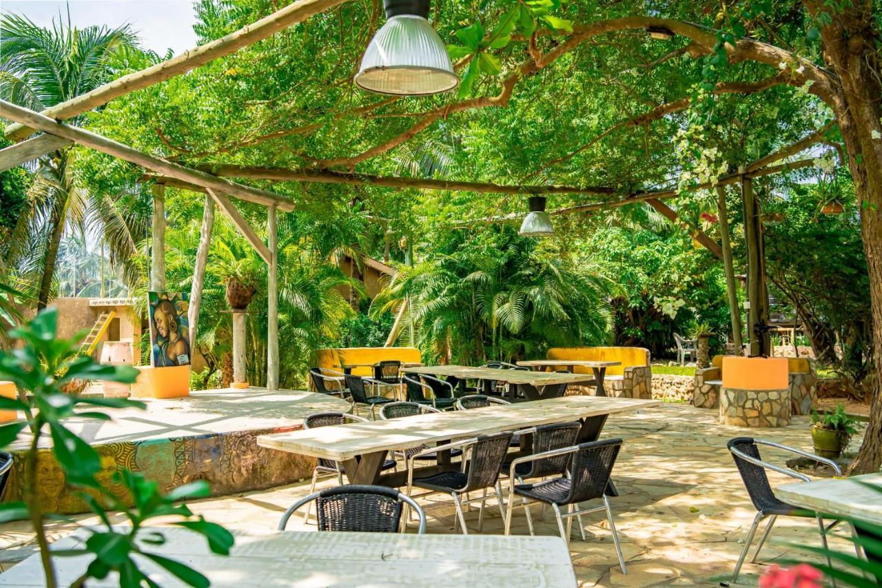 Kokrobite Gardens Restaurant And Guest House Zewnętrze zdjęcie